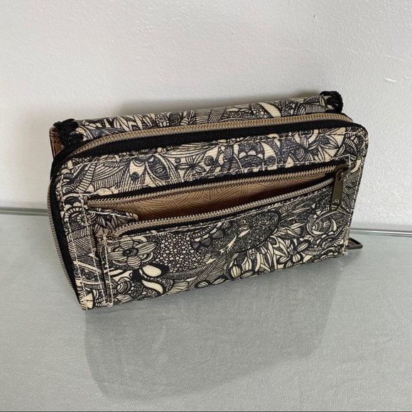 Sakroots Ultimate Storage Wallet - Picture 4 of 12